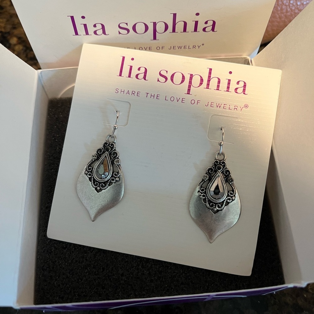 Lia Sophia “Posh” Earrings 💜 brand new with box!!